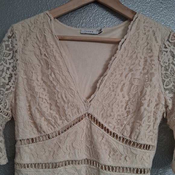 Lush Cream Lace Dress With Bell Sleeves Slze M - Picture 2 of 10